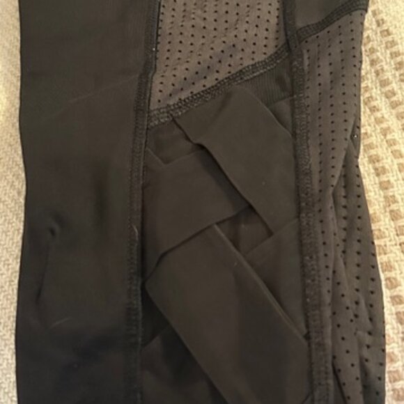 Lululemon Black Athletic Crops Mesh Wrap Detail Blue Waistband - Picture 6 of 6